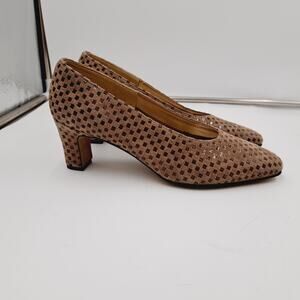 California Magdesians Taupe Checkers Pumps 8M